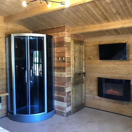 Les De Tesa 3 住宿加早餐酒店 3*