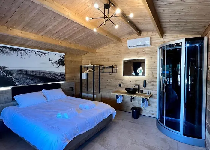 Les De Tesa 3 住宿加早餐酒店 3*