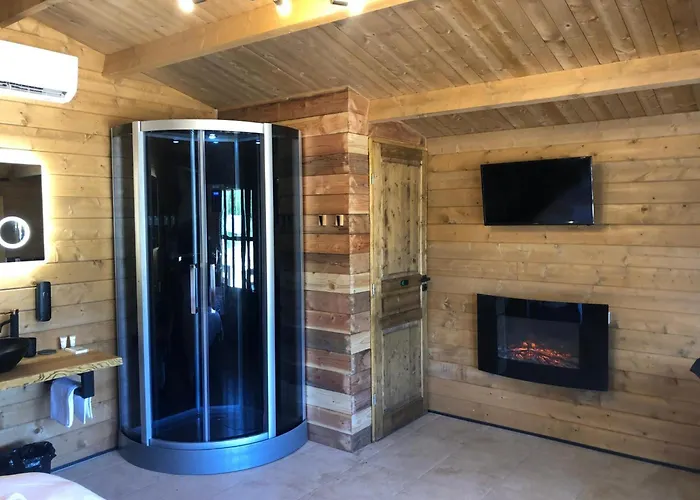 Les De Tesa 3 住宿加早餐酒店 3*